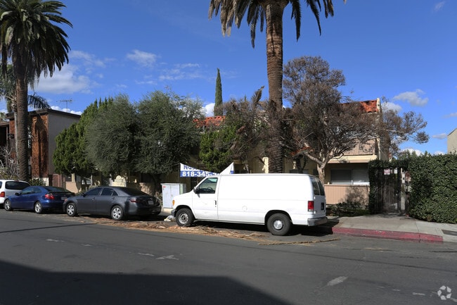 Building Photo - Collins East Apartments