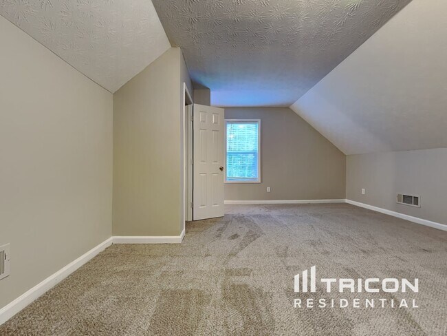 Building Photo - 280 Chestnut Dr