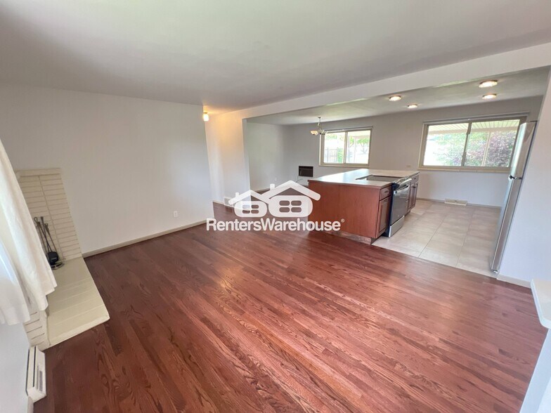 Building Photo - 7759 Elmwood Ln