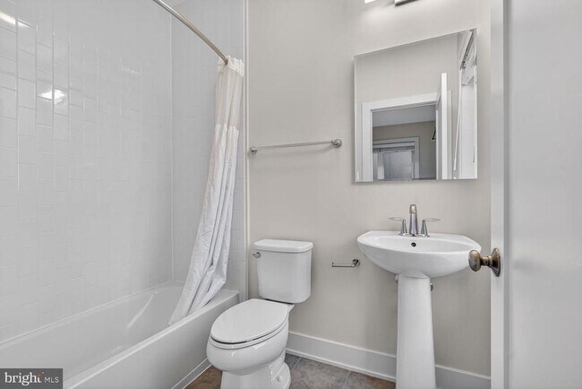 Building Photo - 10425 Fernwood Rd