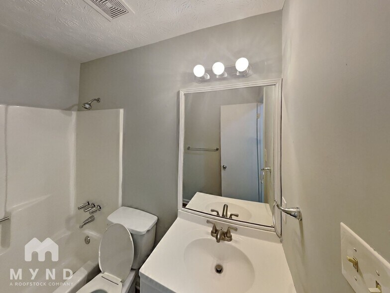 Building Photo - 65 Mountain View Cir