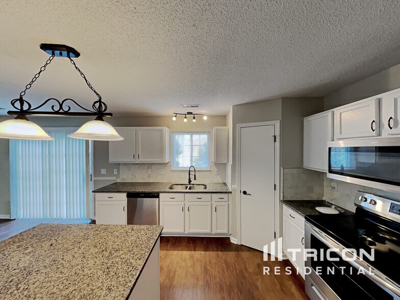 Building Photo - 5705 Waterpoint Dr