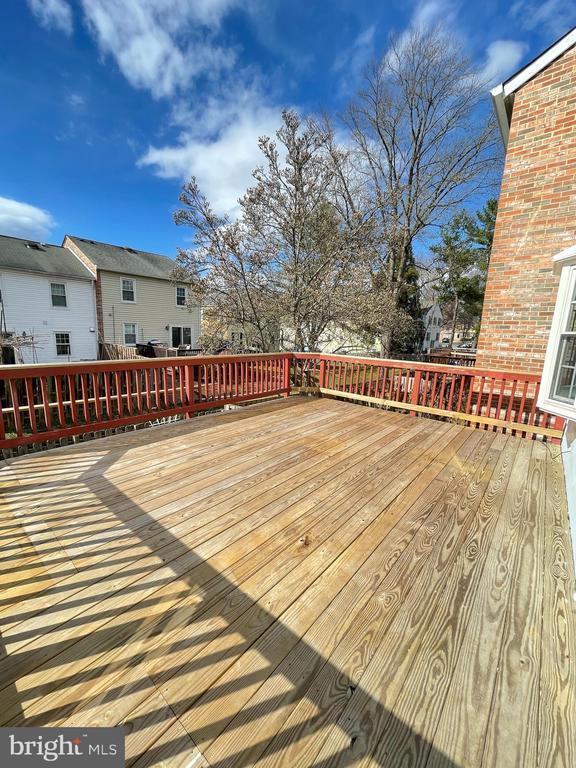 Building Photo - 27 Chantilly Ct