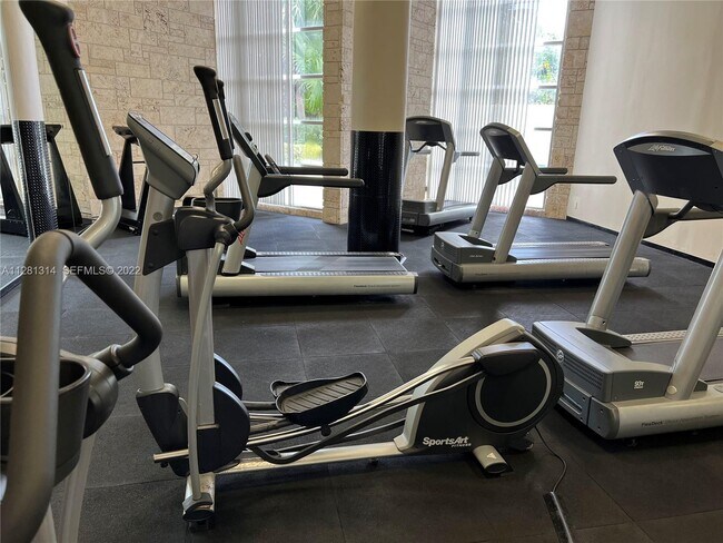 Building Photo - 5161 Collins Ave