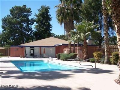 Building Photo - 350 N Silverbell Rd