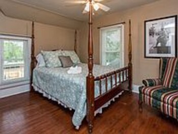 BR 1 of 5 - 107 S Riverside Dr