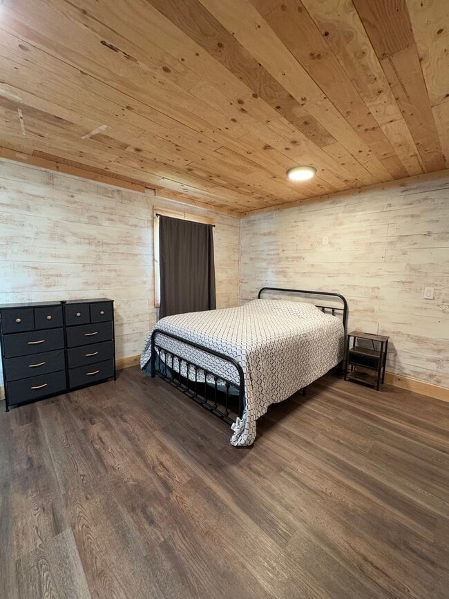 Building Photo - SEASONAL SOLDOTNA HOME!
