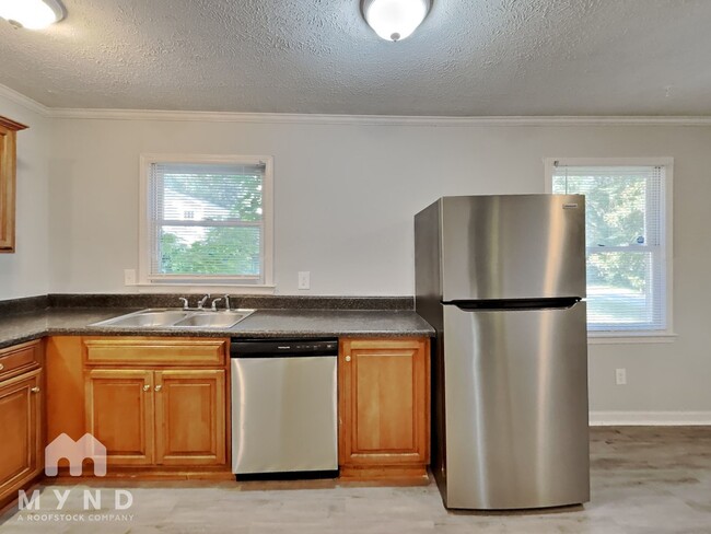 Building Photo - 1027 River Bend Ct