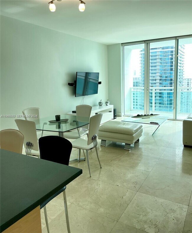 Building Photo - 950 Brickell Bay Dr