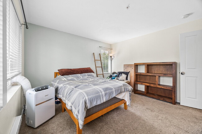 Building Photo - Cozy, modern, and will be READY TO MOVE-IN 8/1/2026.  Don't miss out on this beauty in Carrara of...