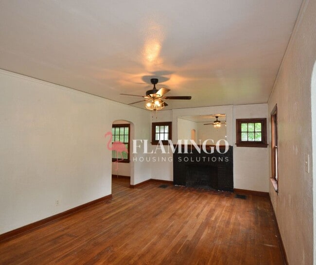 Building Photo - 2101 Riverside Dr