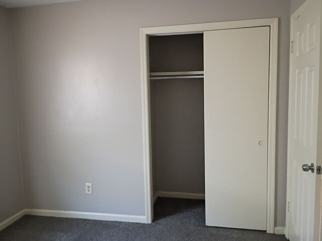 Building Photo - MOVE IN READY