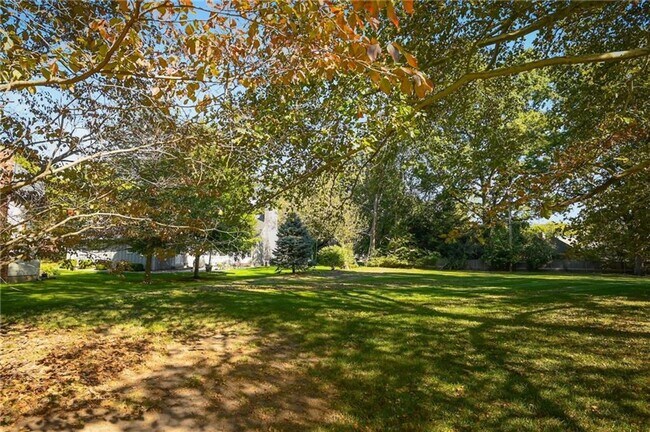 Building Photo - Rare lease opportunity in Leawood + Spacio...