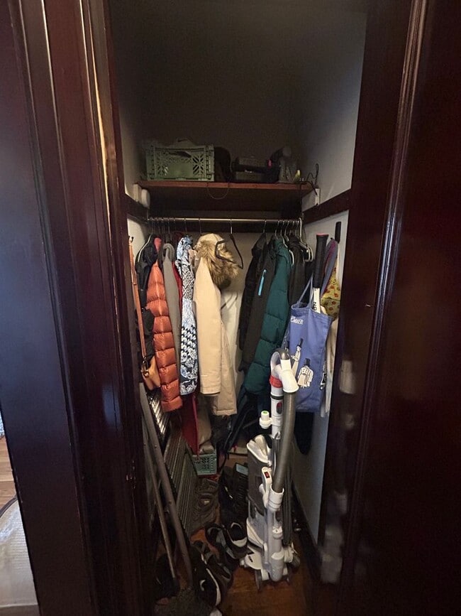 Building Photo - 1929 W Larchmont Ave