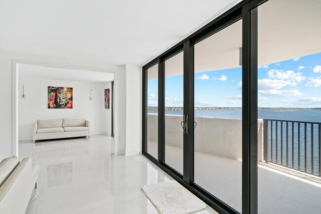 Building Photo - 1200 S Flagler Dr