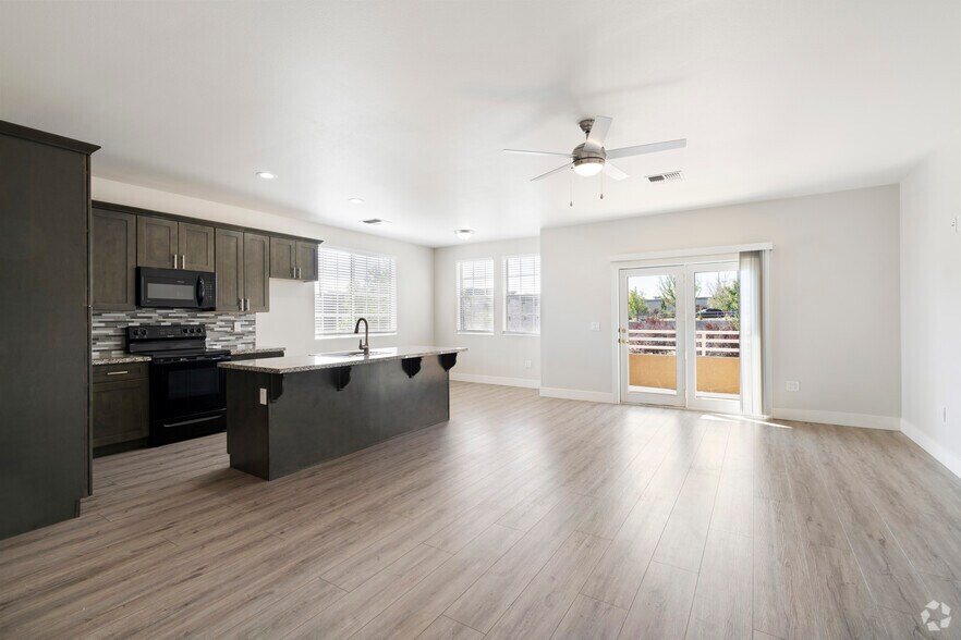 Primary Photo - Redfield Villas Apartments