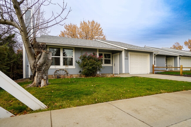 Building Photo - 2569 Camden Ln