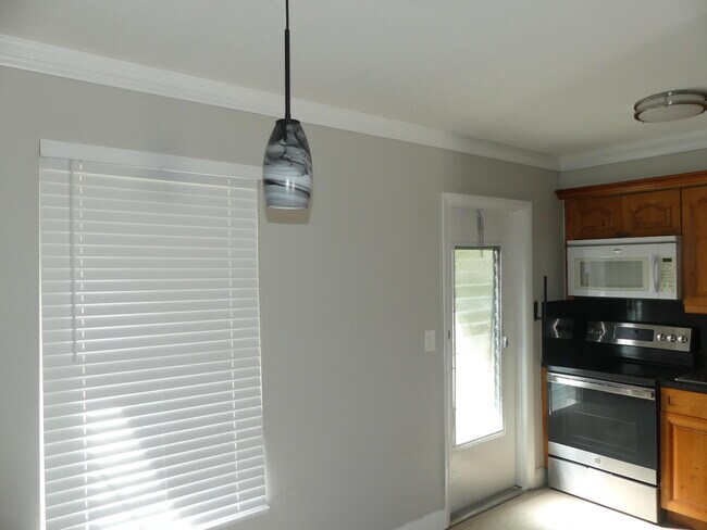 Building Photo - 2247 Taylor St