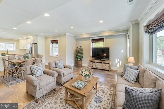 Building Photo - 1330 Staples St NE