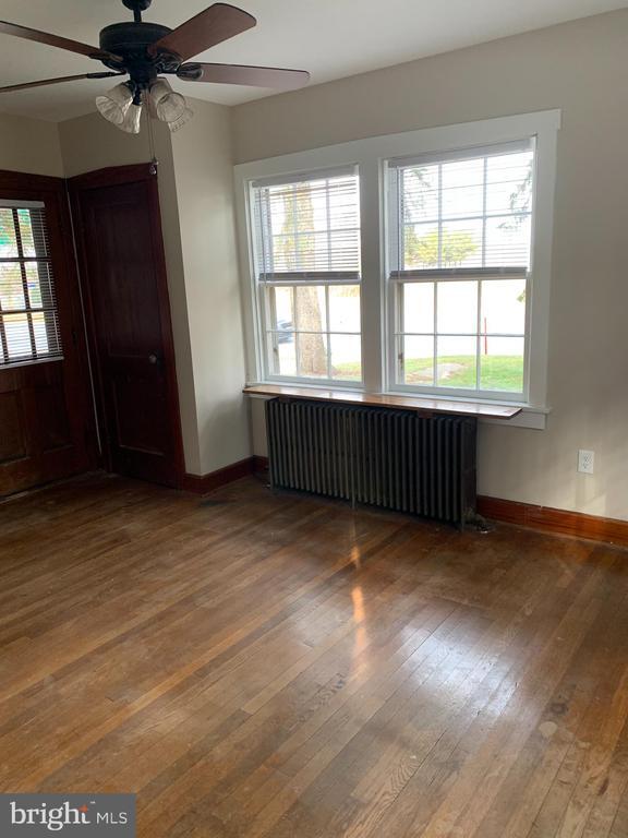 Building Photo - 764 Buchanan Trail E