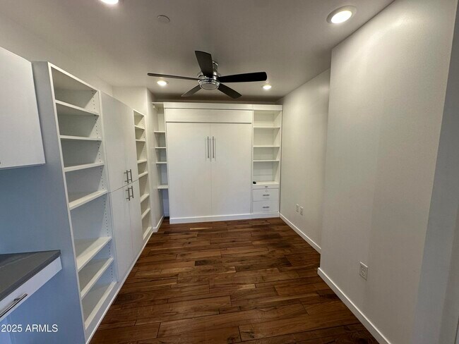 Building Photo - 200 W Portland St