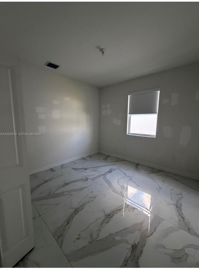 Building Photo - 16144 SW 148th Pl