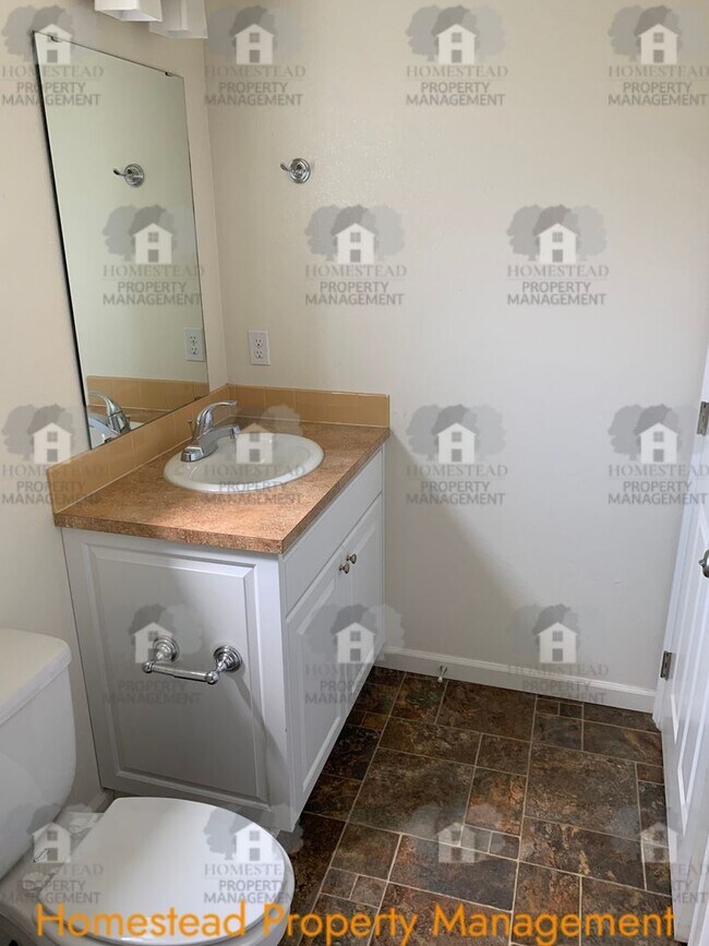 Building Photo - 411