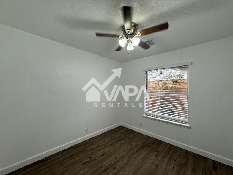 Building Photo - 4938 Bernadine Dr