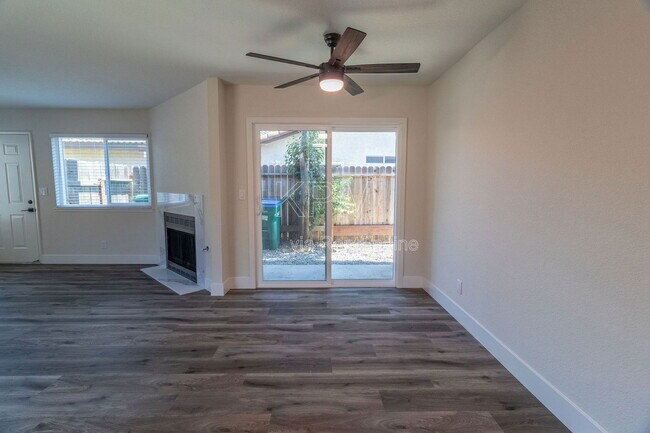 Building Photo - 8720 Fox Creek Dr