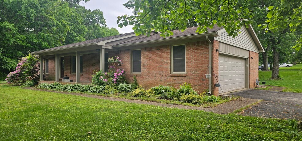 Building Photo - 901 Hurst Dr