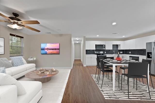 Building Photo - 824 E Prairie View Rd