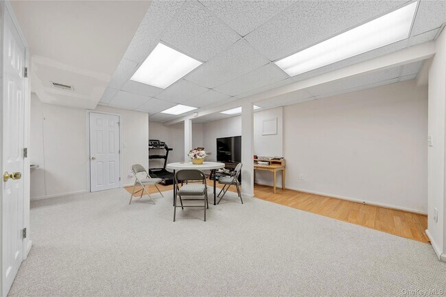 Building Photo - 23 Varsity Blvd