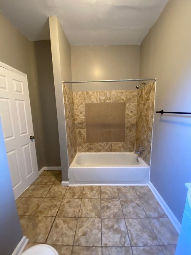 Building Photo - Get it while it lasts! Spacious 4 Bedroom ...