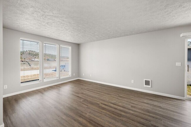 Building Photo - 11512 E Railroad Ave