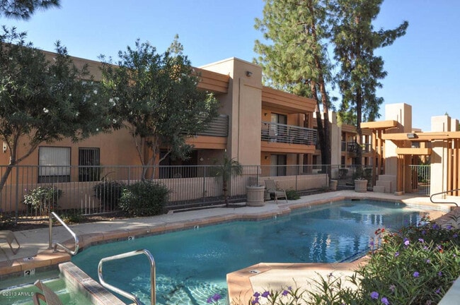 Building Photo - Charming 2 bed 2 bath gated Condo near Bell Road and 35th Ave++Pool++Fitness