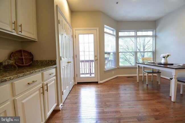 Building Photo - 5053 Kilburn St