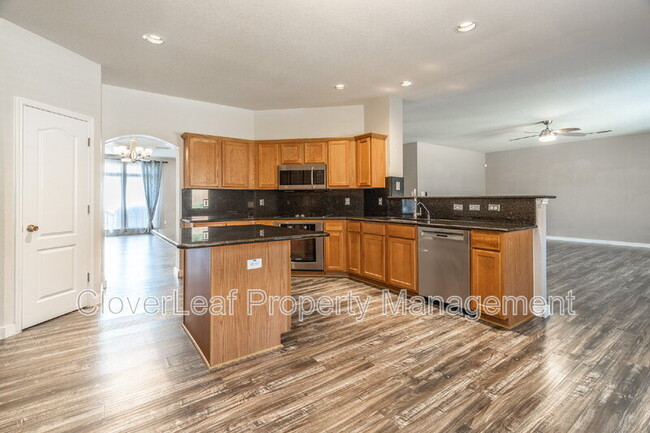 Building Photo - 407 Marbella Vista
