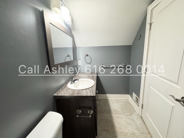 Building Photo - 1032 Logan St SE