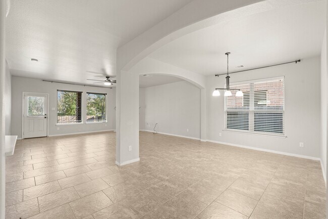 Building Photo - 9722 Massanutten Ln