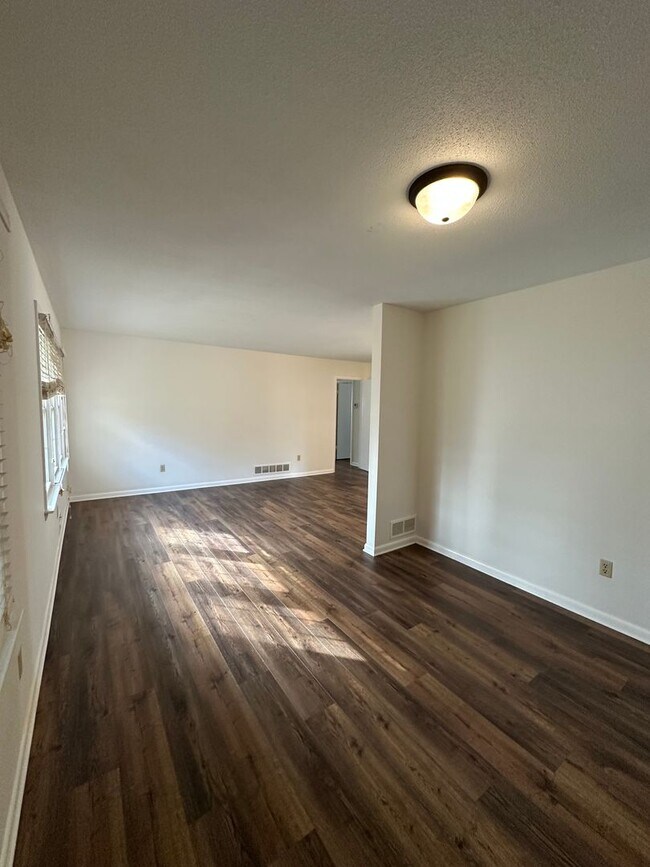 Building Photo - East-side home move-in ready