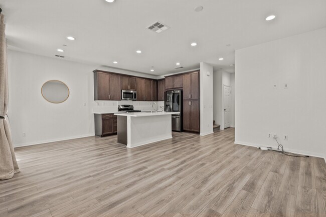 Building Photo - 14610 Isla Vista Dr