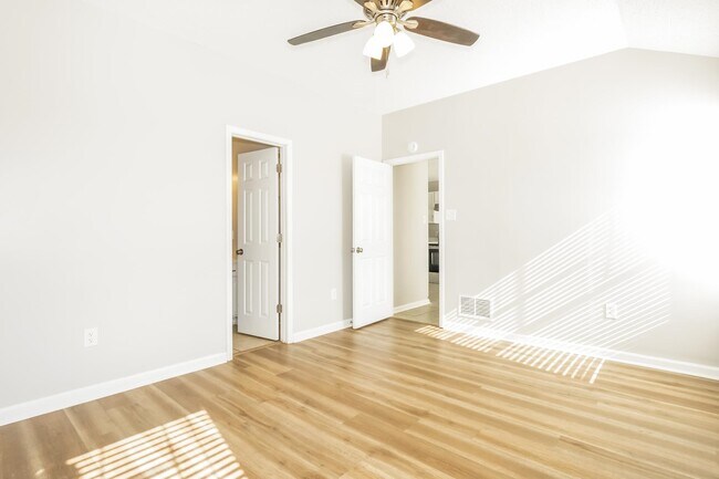 Building Photo - 4427 Pecan Creek Cir N