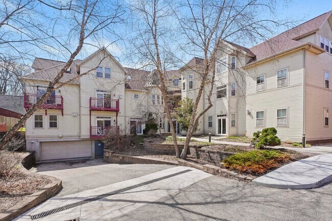 Building Photo - 1037 Williamson St