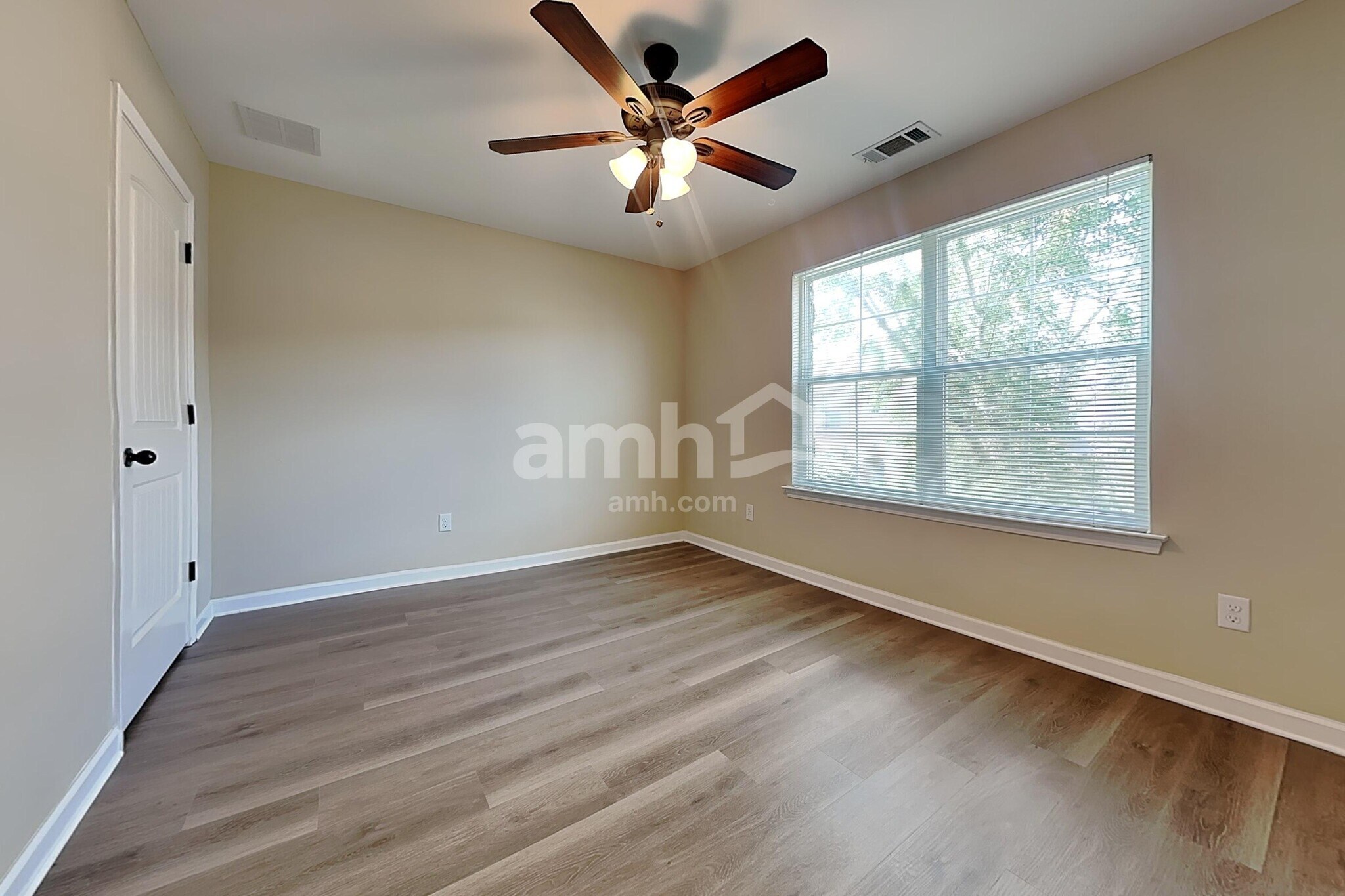 Building Photo - 10185 Sorrento Pl