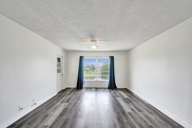 Building Photo - 2430 SW 81st Ave