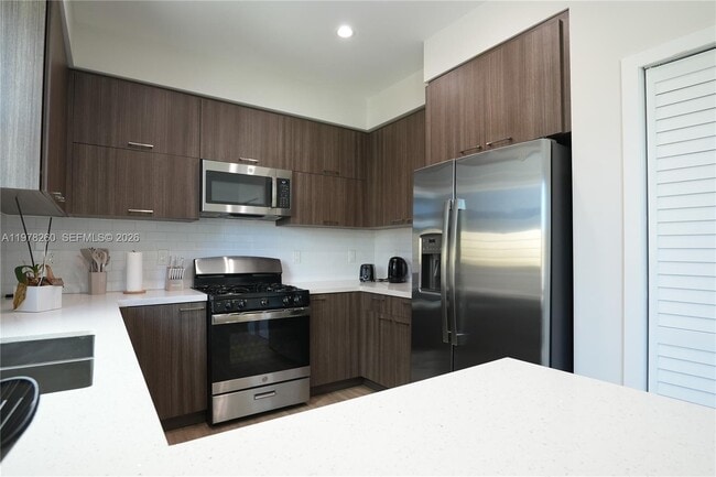 Building Photo - 211 SE 4th St