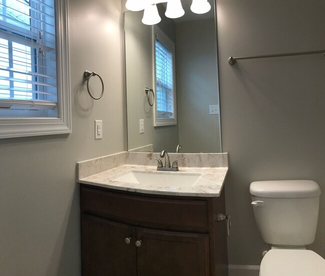 Building Photo - Super Sweet on Streamwood