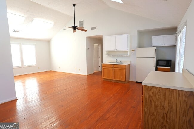 Building Photo - 217 Mountain View St