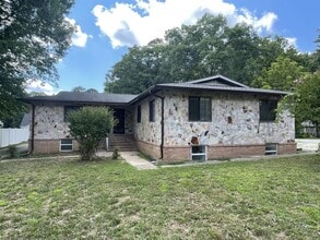 Building Photo - 3881 Strawberry Plains Rd