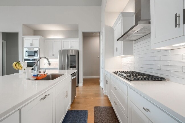 Building Photo - 929 Newcastle Dr
